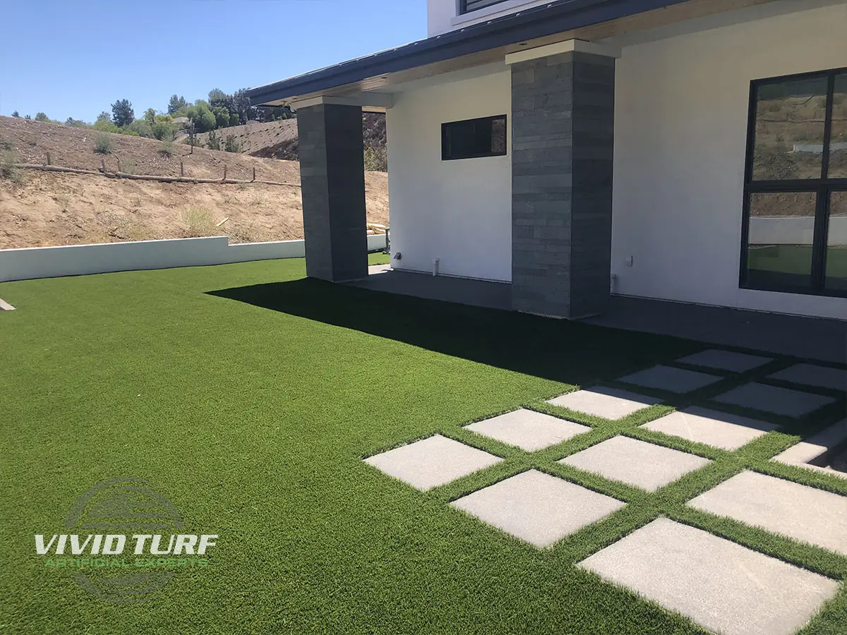 Turf with stepping stones