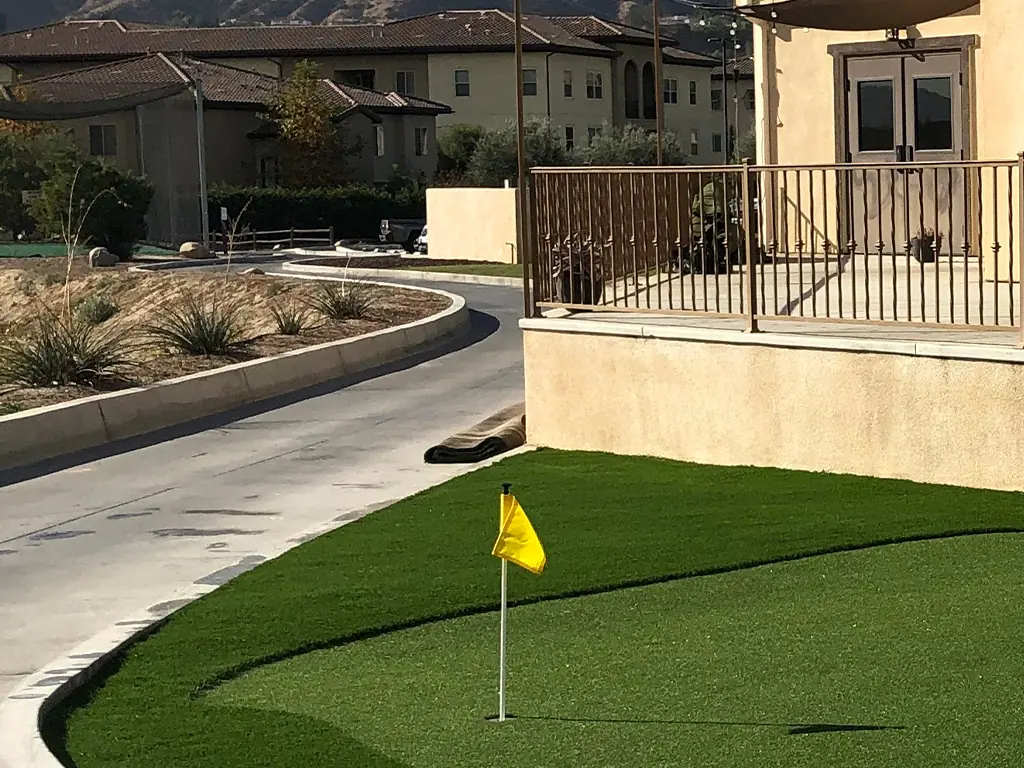 Community putting green